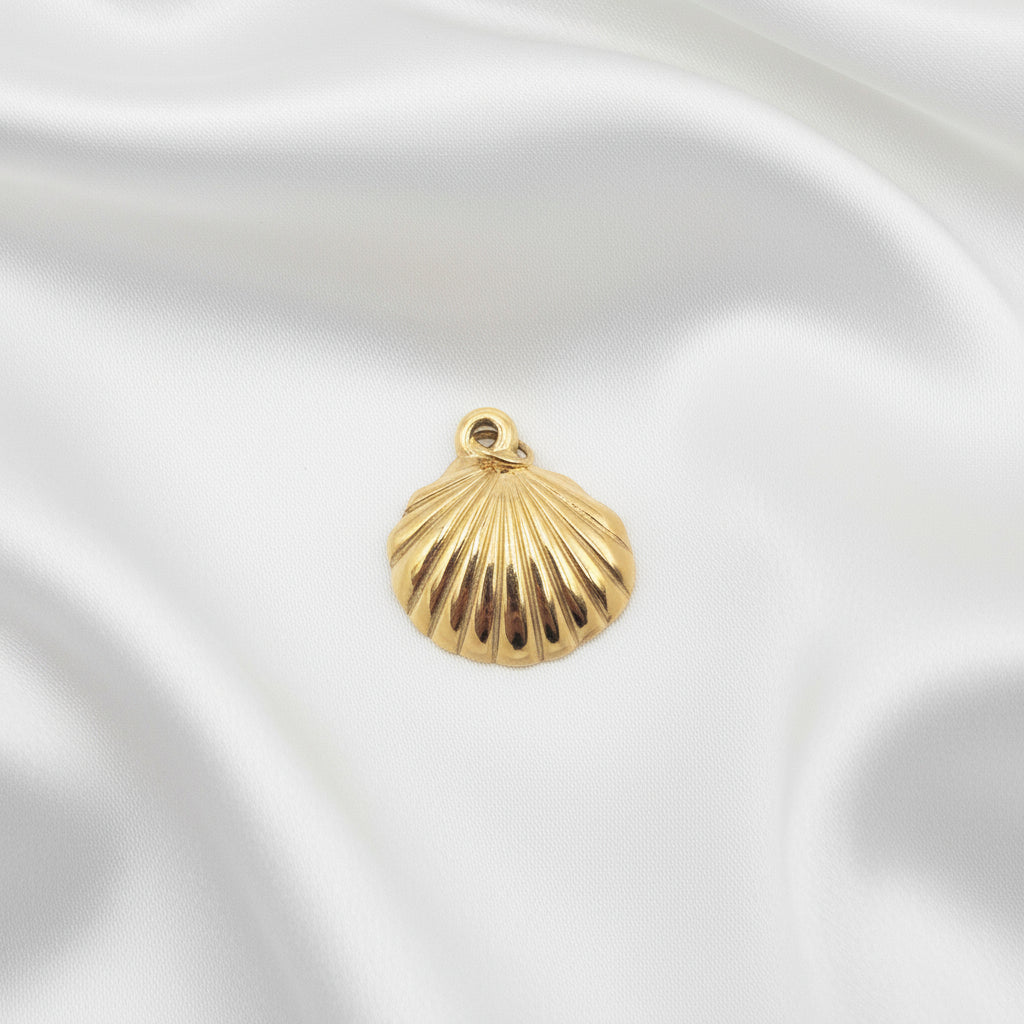 Charm coquillage doré