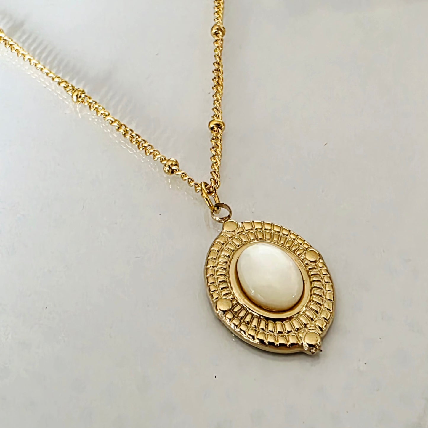 Collier médaillon Perline