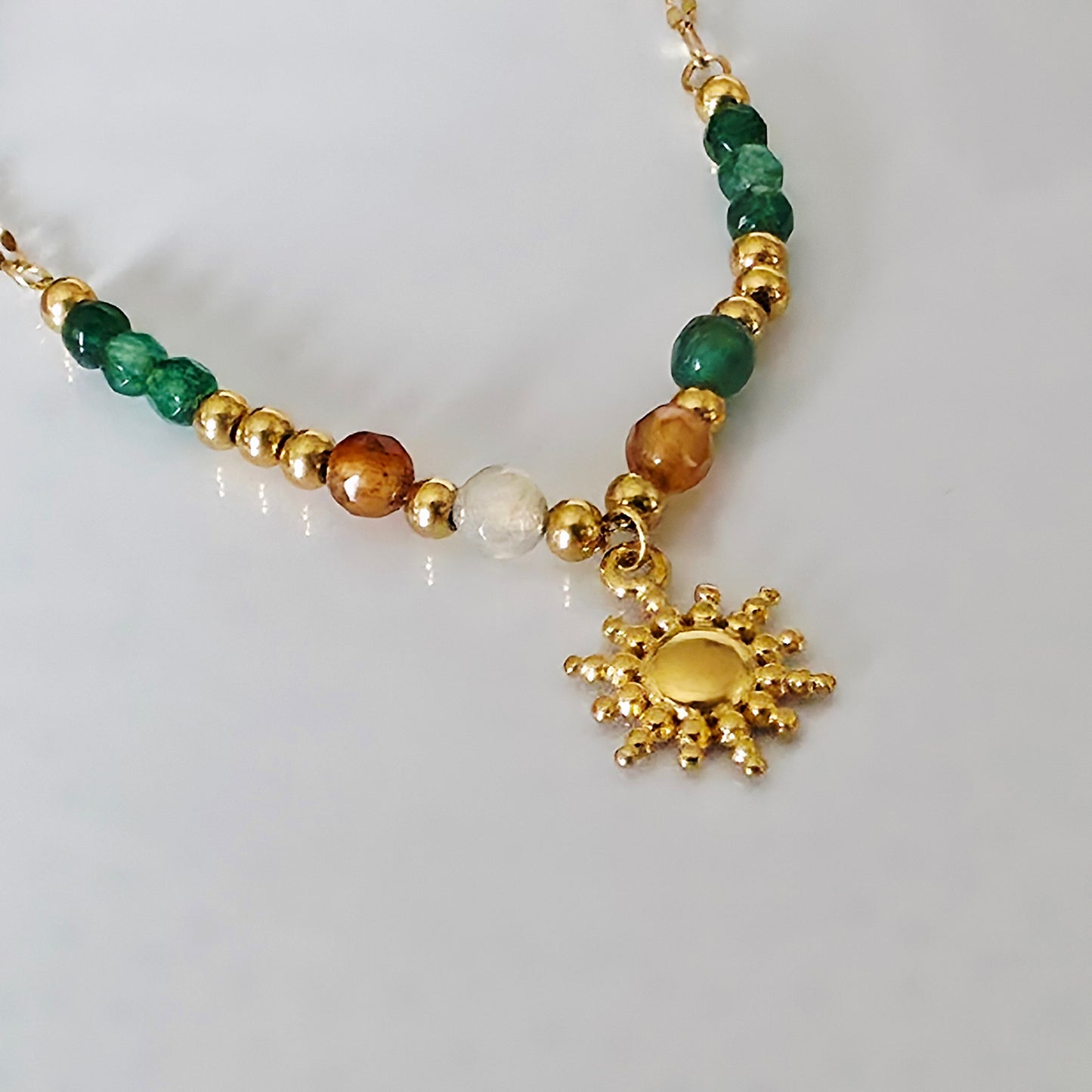 Collier perle médaillon Soleil