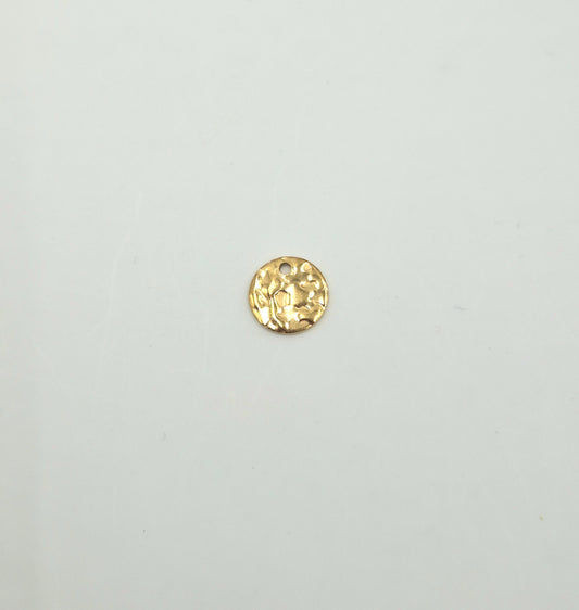 Charm sequin martelé doré
