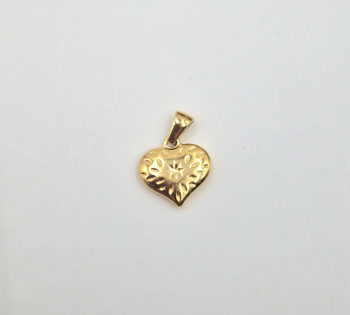 Charm Coeur martelé doré