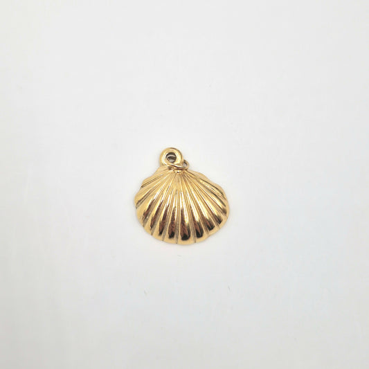 Charm coquillage doré