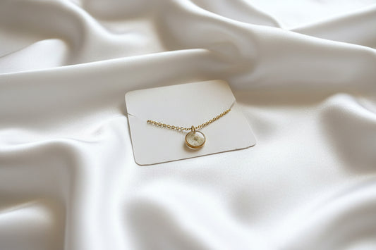 Collier or Myosotis fleur blanche