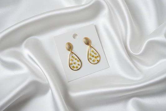 Boucles d'oreilles or petites fleurs naturelles jaune